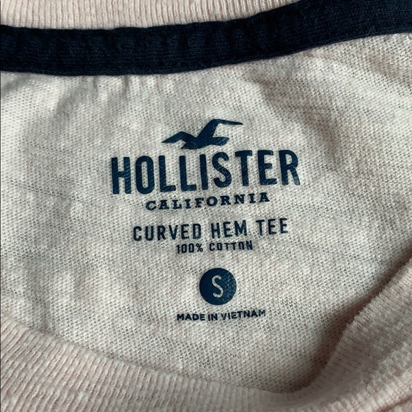 Hollister Short Sleeved Curved Hem Tee Shirt (S) - Picture 2 of 4